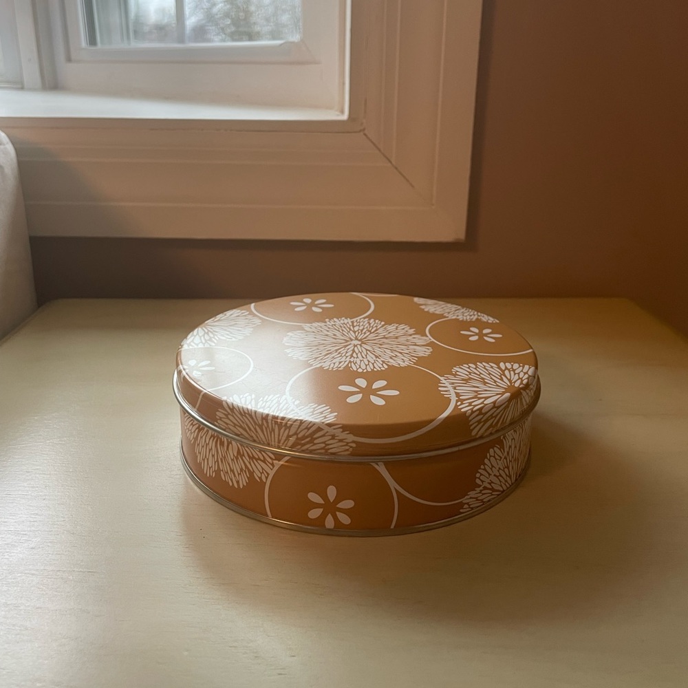 Cute Citrus & Floral Tin